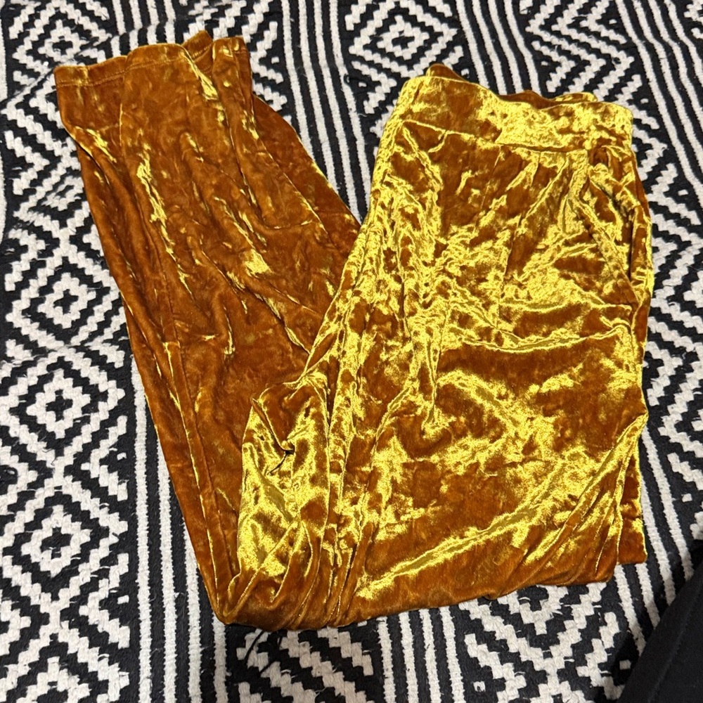 Leith Velvet Wide-Leg Pants in Mustard Gold
